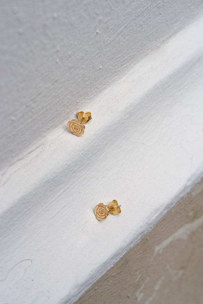 JUKSEREI ROSE EAR STUDS Begrenzte Freigabe