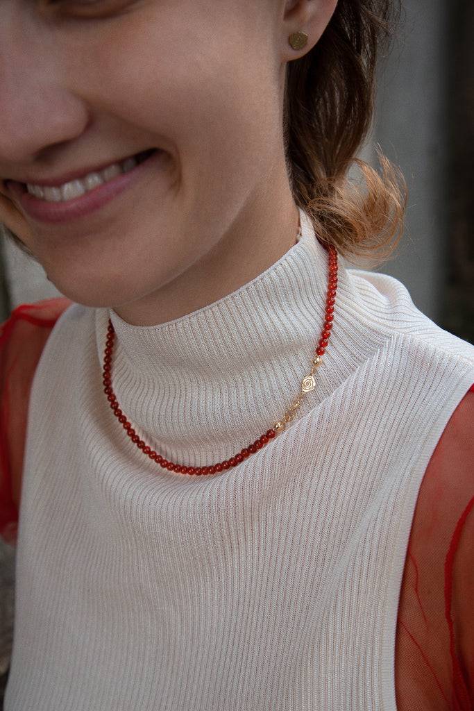 JUKSEREI ROSE CARNELIAN NECKLACE Zeitbegrenzte Promotion