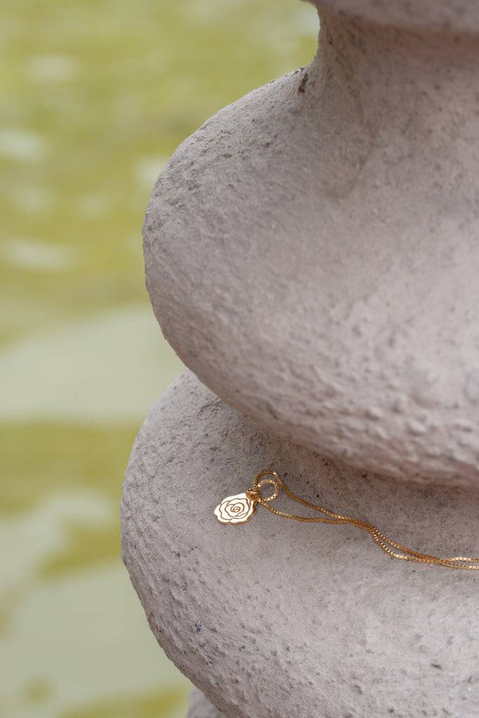 JUKSEREI ROSE NECKLACE Bis zu 60% Rabatt