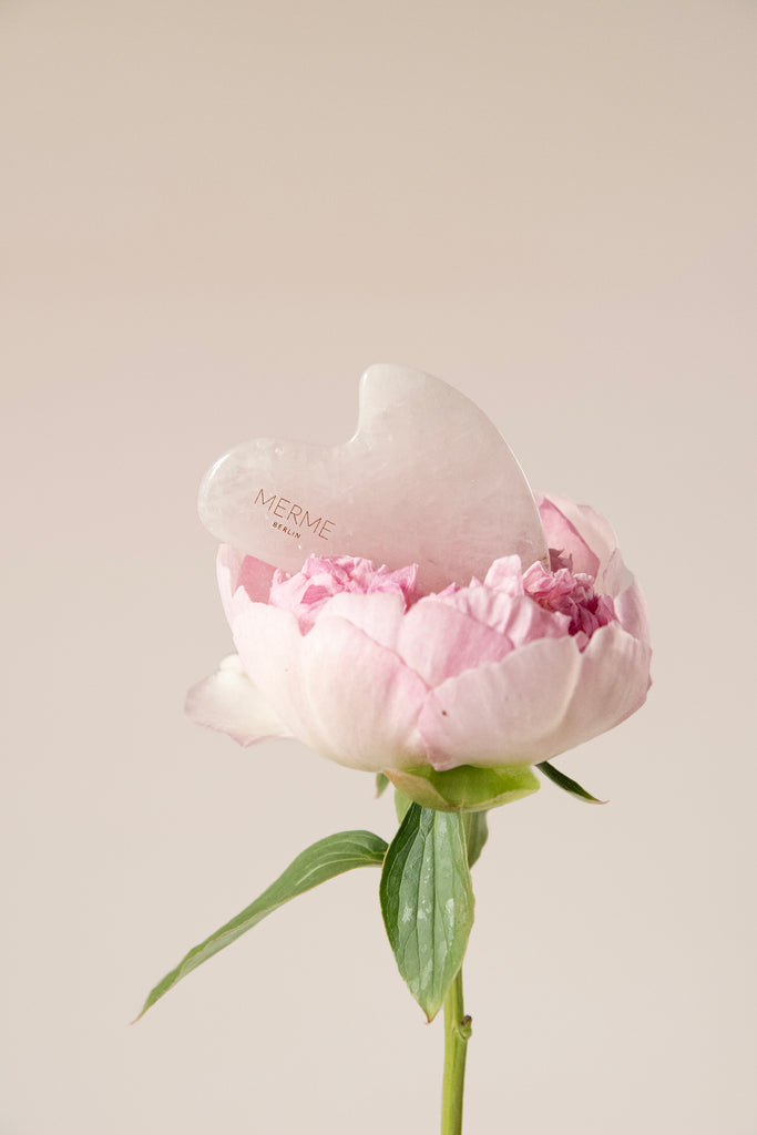 JUKSEREI MERME · ROSE QUARTZ GUA SHA im Angebot