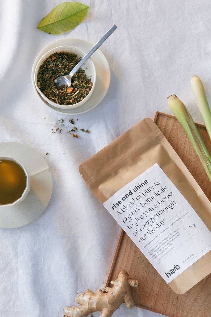 JUKSEREI HÆRB · ORGANIC TEA RISE & SHINE Fabrikverkauf