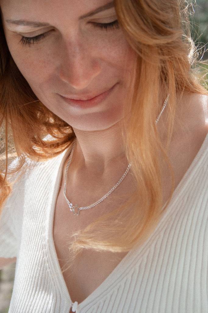 JUKSEREI FLOW NECKLACE Große Rabatte