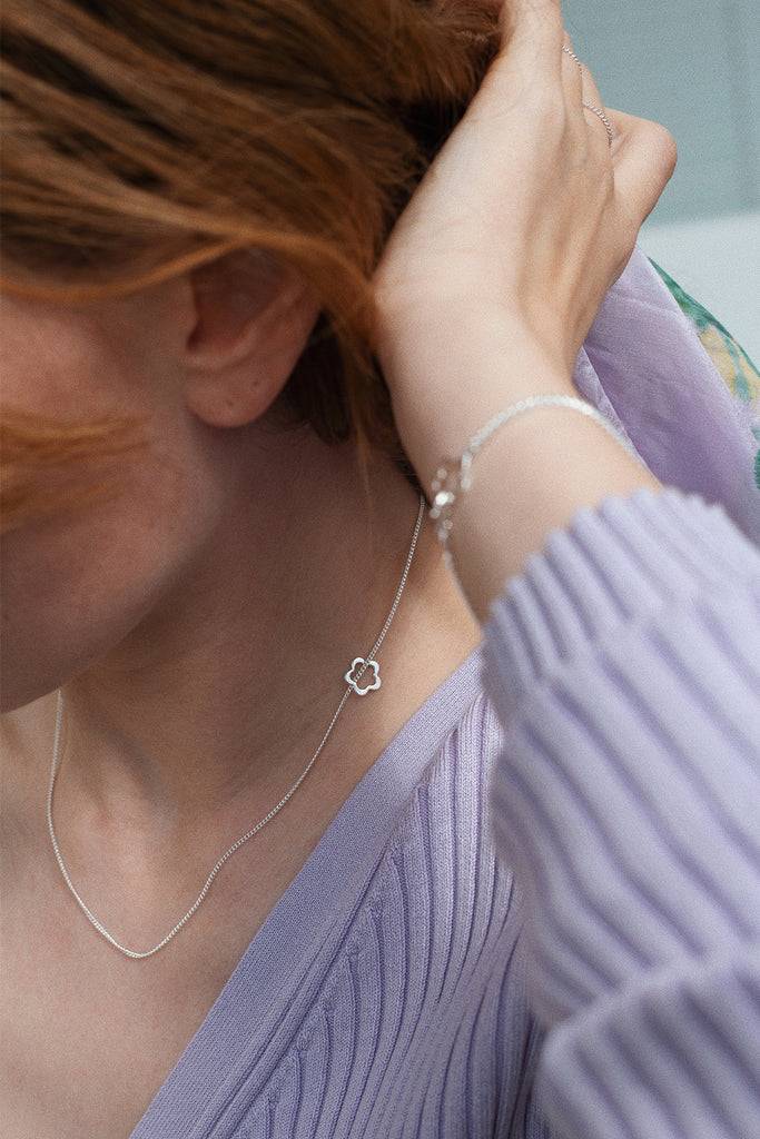 JUKSEREI FLYING FLOW NECKLACE Riesige Ersparnisse