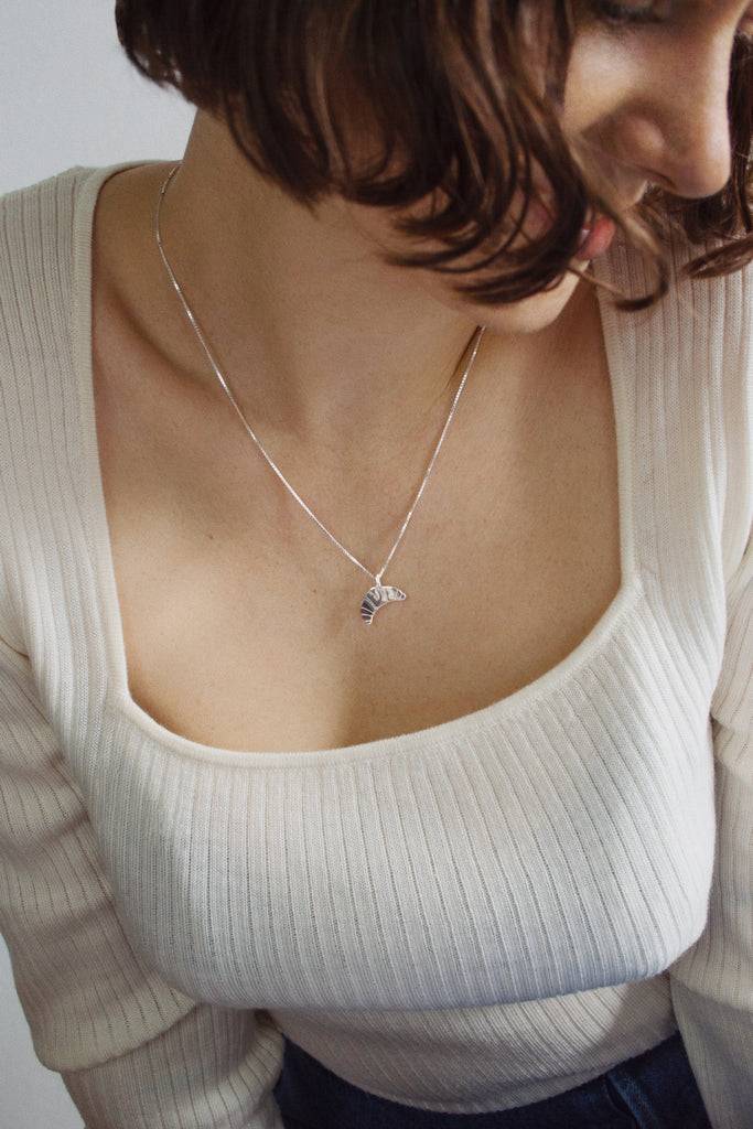 JUKSEREI CROISSANT NECKLACE VIP-Rabatte