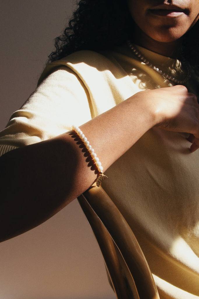 JUKSEREI CROISSANT PEARL BRACELET Nur noch ein Tag übrig