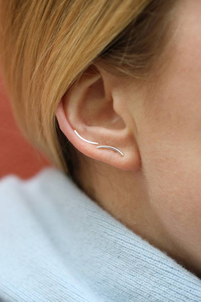 JUKSEREI CURVED EAR STUDS Auslauf