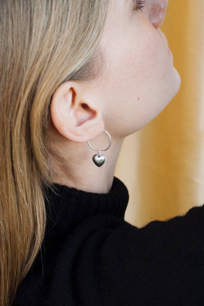 JUKSEREI AMORE CHARM EARRINGS Online Outlet