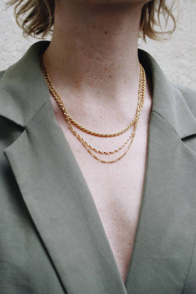 JUKSEREI TWIRL NECKLACE Hotsell