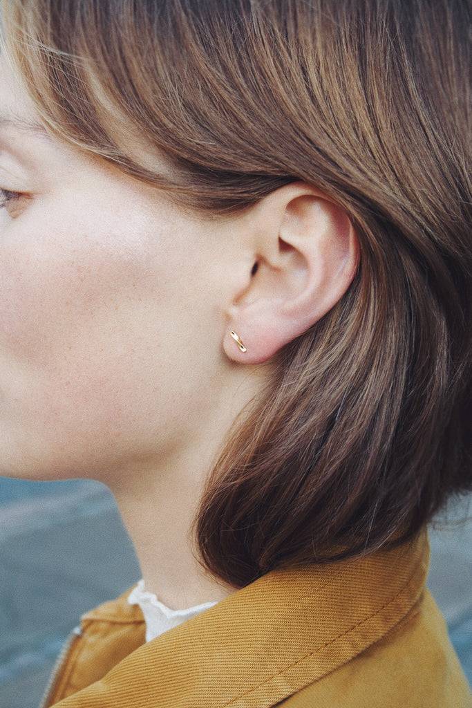 JUKSEREI EMBER EAR STUDS Günstiger Verkauf