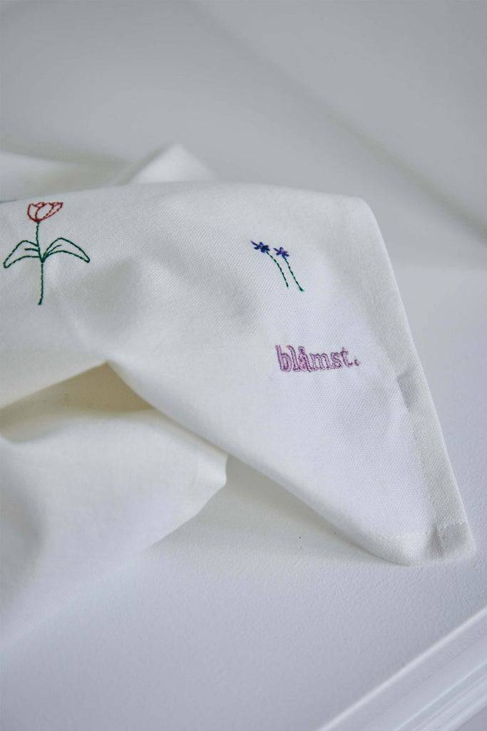 JUKSEREI BLÅMST · KITCHEN TOWEL FLOWER Letzte 3 Tage