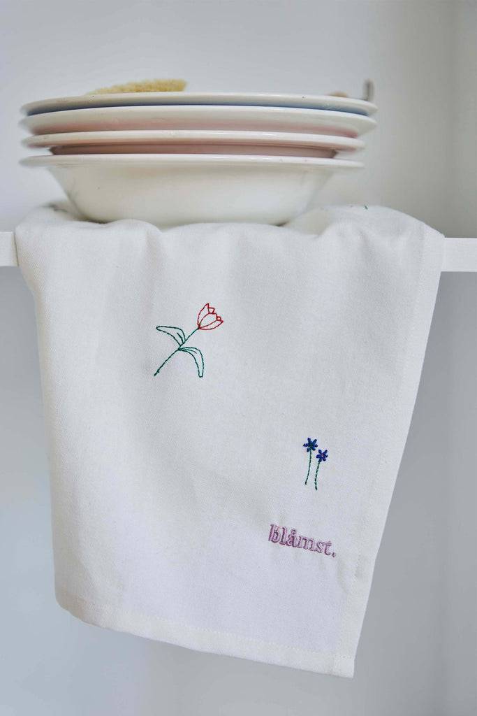 JUKSEREI BLÅMST · KITCHEN TOWEL FLOWER Letzte 3 Tage