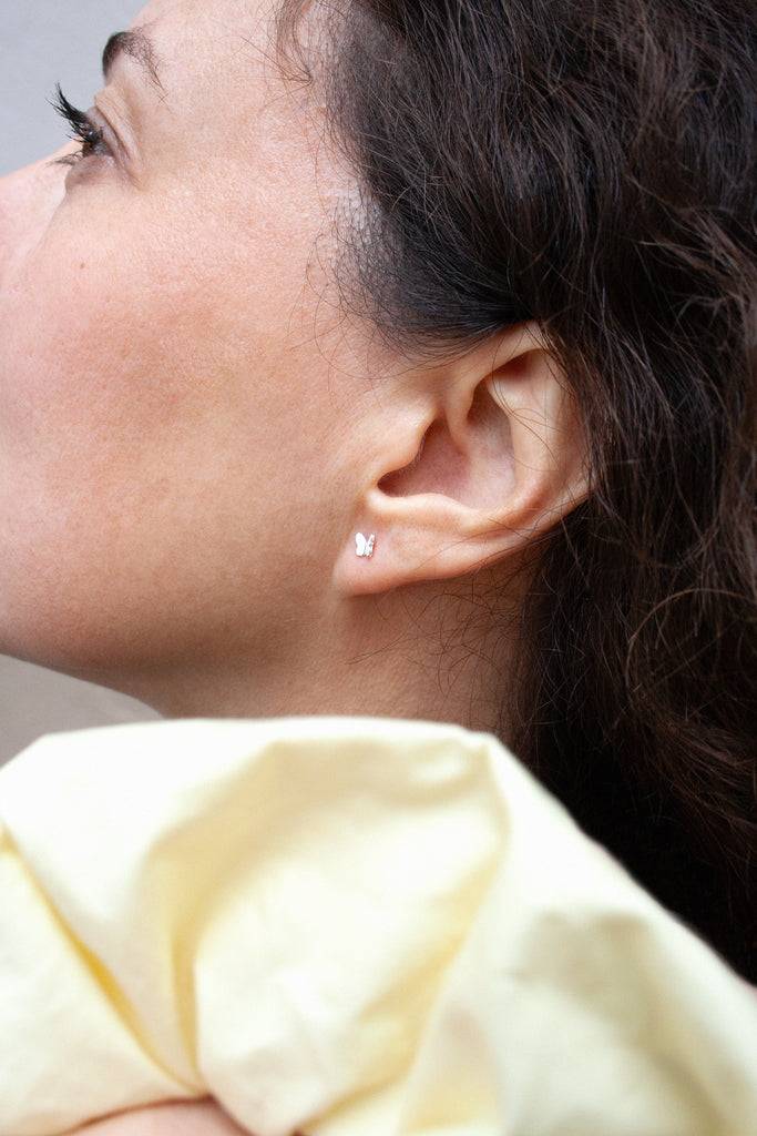 JUKSEREI BUTTERFLY EAR STUDS Letzter Tag