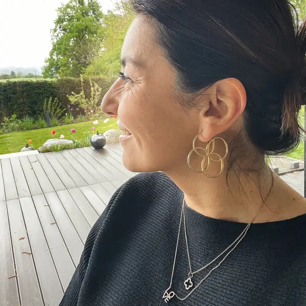 Leaf Jewelry Creolen Clover Charm, groß, 18 K Gelbgold vergoldet Im Verkauf