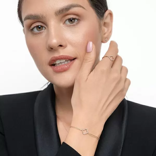 Leaf Jewelry Glückarmband Kleeblatt mit Diamanten, 18 K Rosegold, Beige Letzter Tag