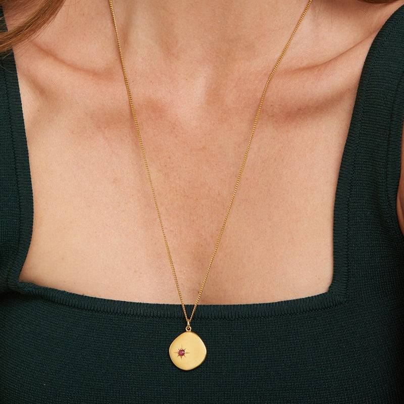 Mosuo Jewellery Geburtsstein Halskette Juli - Vermeil & Rubin Nur noch ein Tag übrig