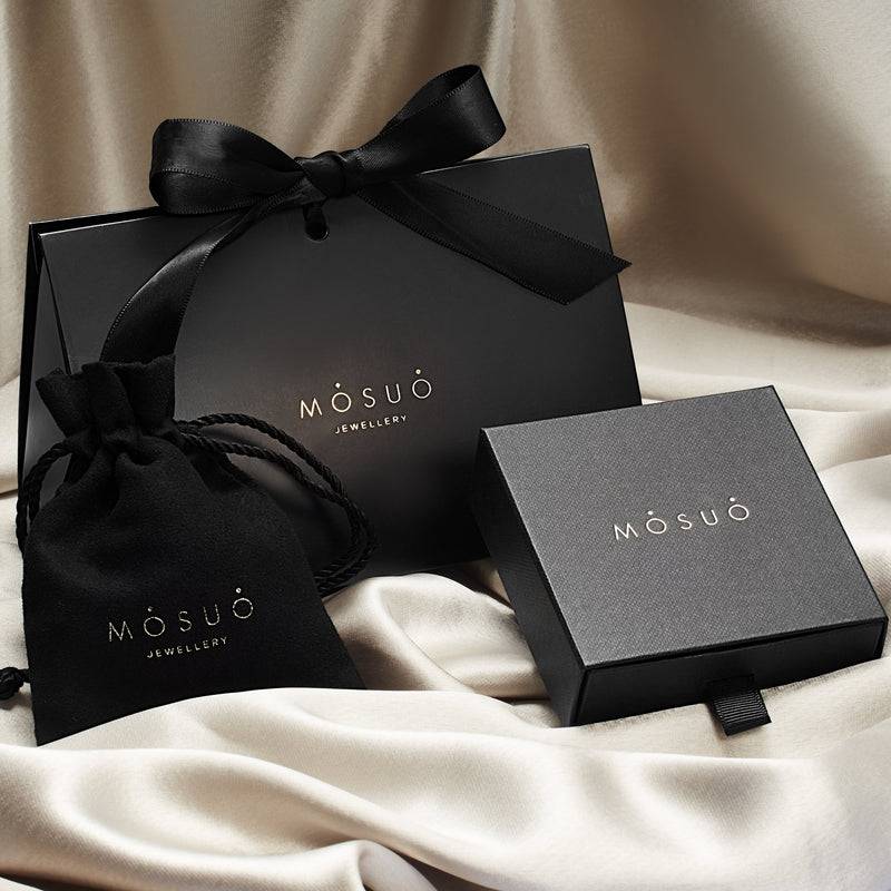 Mosuo Jewellery Diamant Buchstaben Halskette “Q” - Vermeil Nur für heute