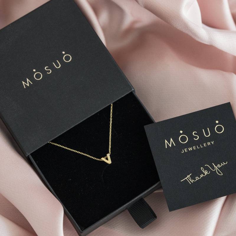 Mosuo Jewellery Diamant Buchstaben Halskette “V”- Vermeil Nur noch ein Tag übrig