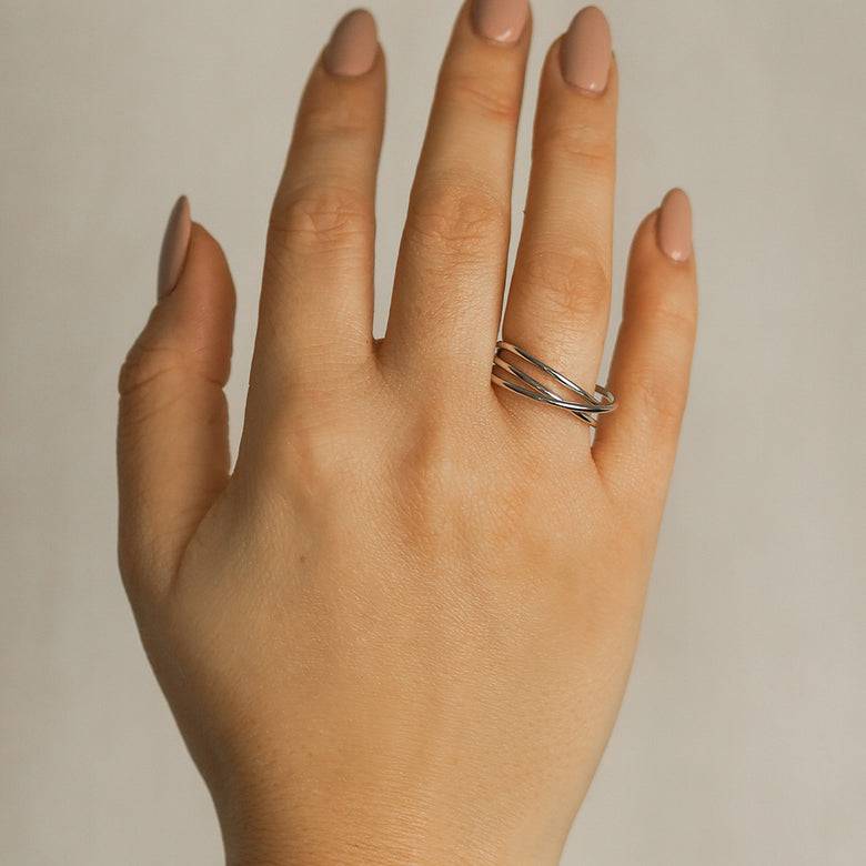 Nana Kay Curvey Glam Ring Vibrant Silber Lagerräumung