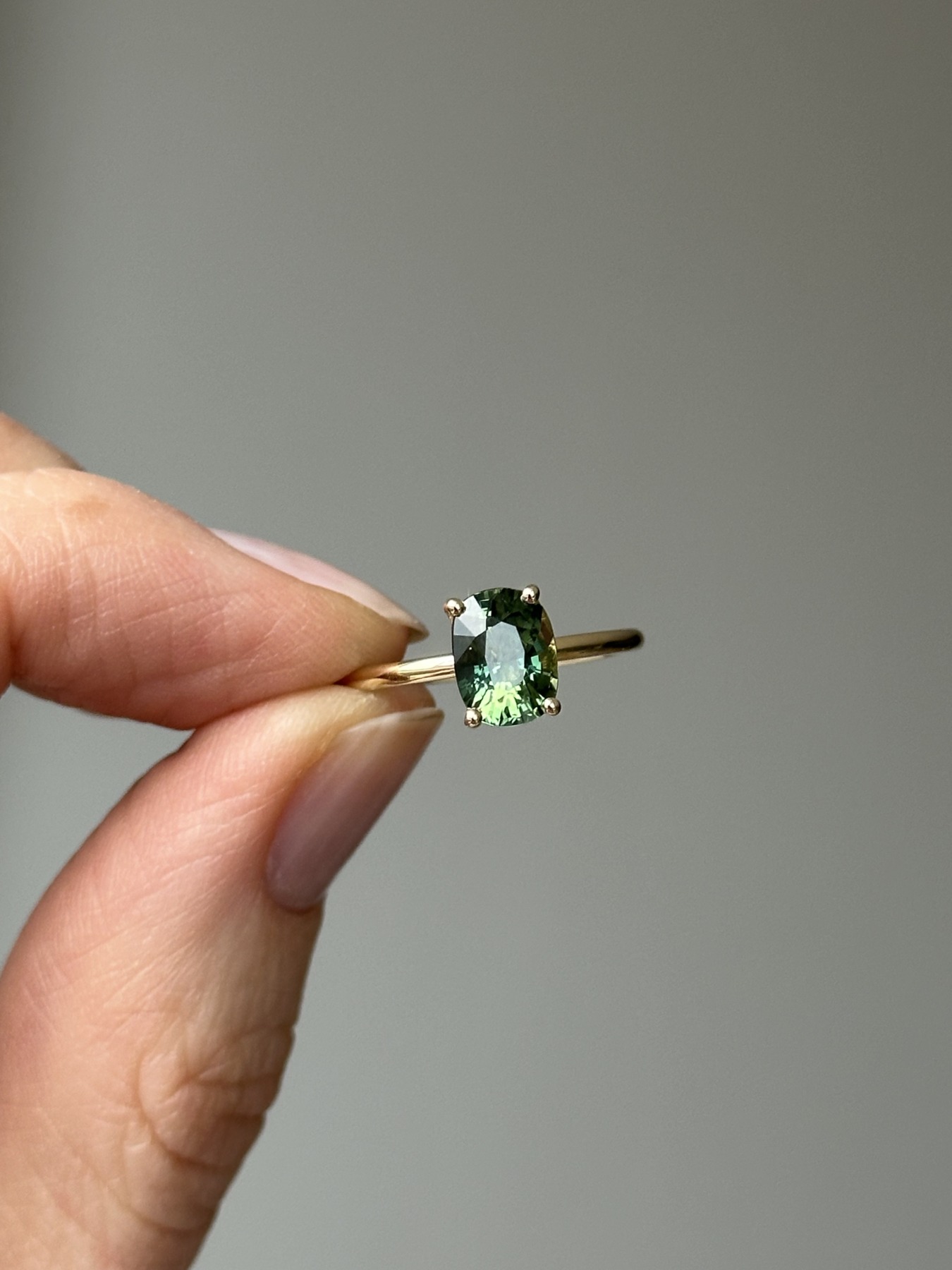 Nina Kastens Oval Green Sapphire Ring Jubiläumsangebot