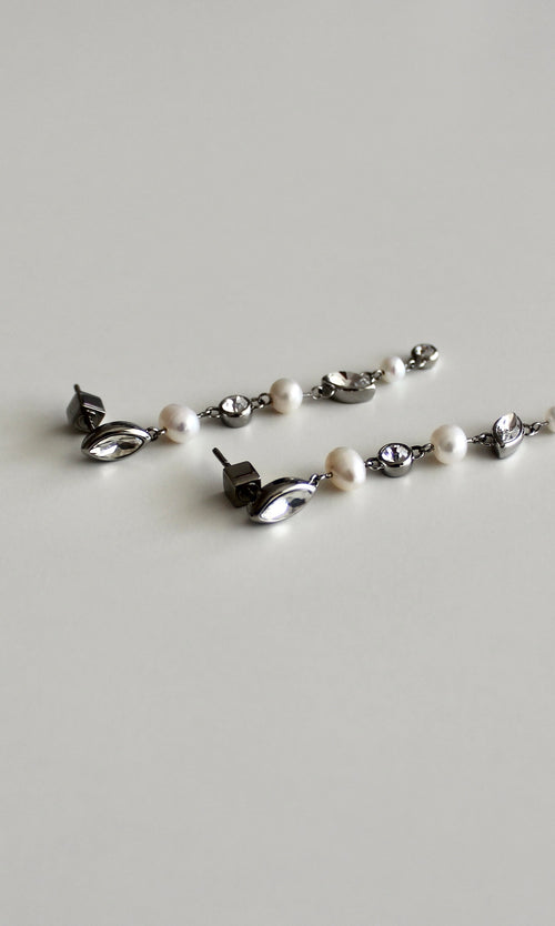 Paul Valentine Adorn Earrings Top Angebot
