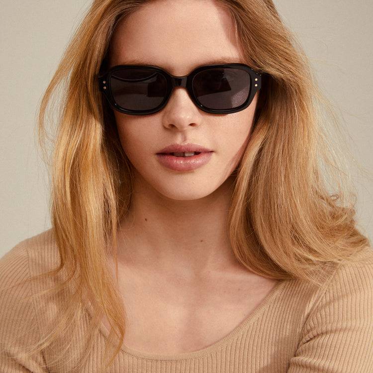 Pilgrim NELLA Recycelte Sonnenbrille Schwarz/Gold Cyber Monday
