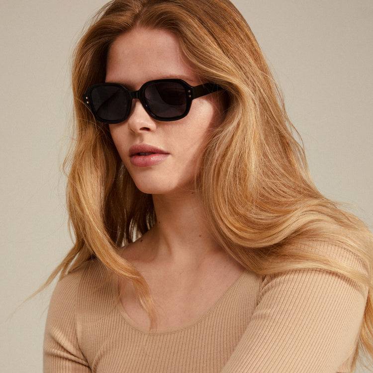Pilgrim NELLA Recycelte Sonnenbrille Schwarz/Gold Cyber Monday