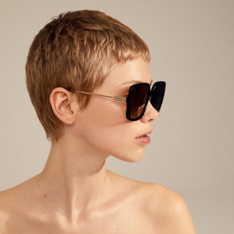 Pilgrim ALIET Sonnenbrille Schwarz/Gold 2025
