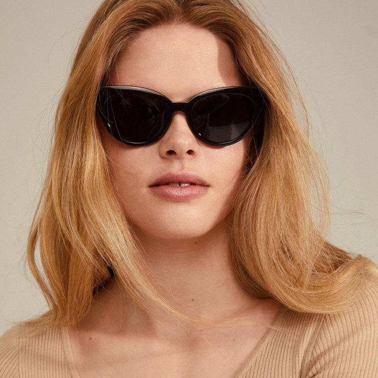 Pilgrim RAISA Recycelte Sonnenbrille Schwarz Schlussverkauf