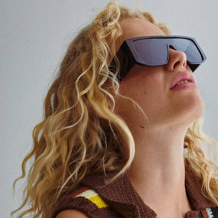 Pilgrim JOHARI Recycelte Sonnenbrille Schwarz Meist gekauft