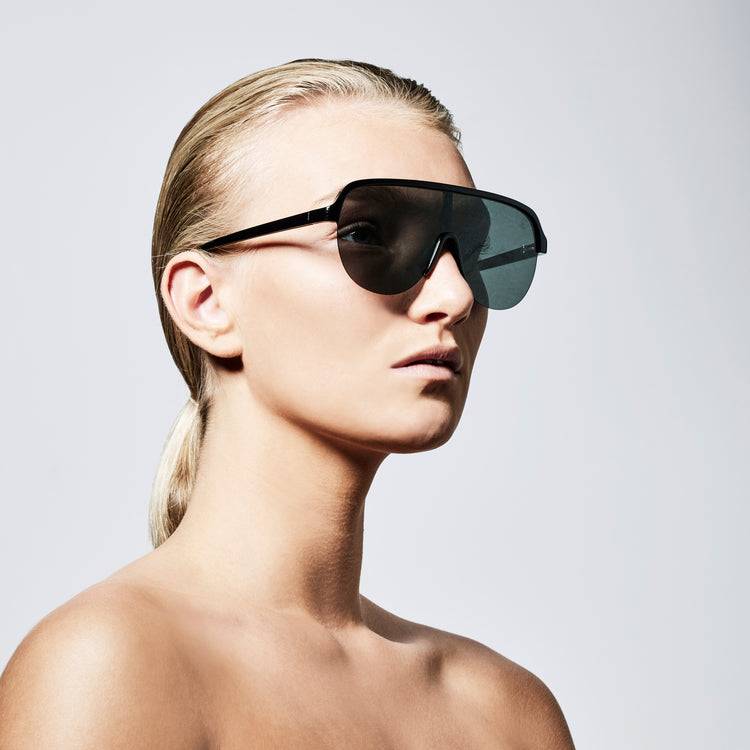 Pilgrim BINNIE Shield Sonnenbrille schwarz Lagerräumung