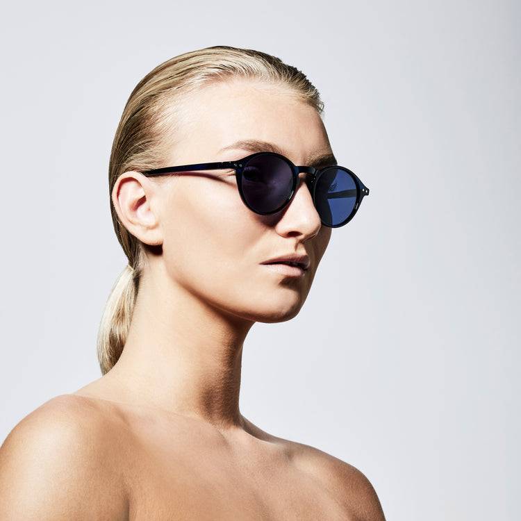 Pilgrim ROXANNE klassische runde Sonnenbrille, blau Heißer Verkauf