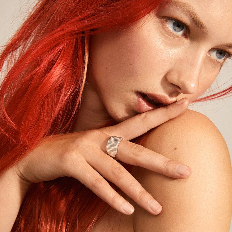 Pilgrim JEMMA Ring mit viereckigem Siegel, versilbert Rabatte dieses Monats