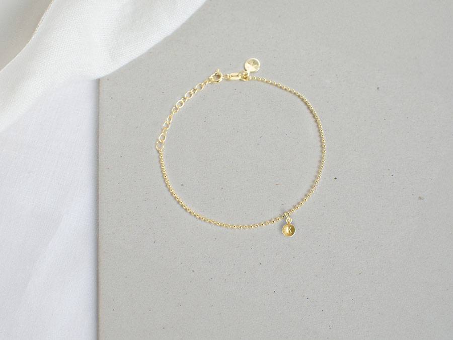 Renna Deluxe Kugel Armband mit BUCHSTABEN Gold Exklusive Angebote