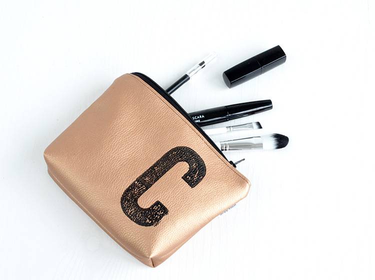 Renna Deluxe Kosmetiktasche Metallic KUPFER mit Buchstabe / vegan Versandkostenfrei