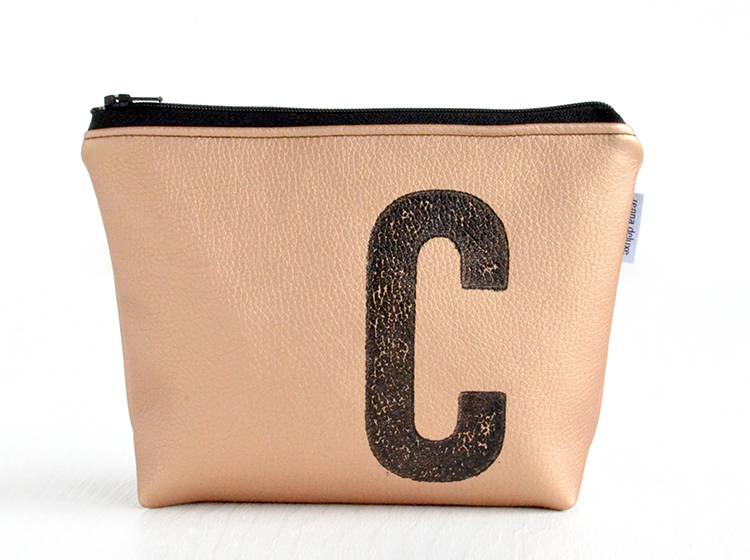 Renna Deluxe Kosmetiktasche Metallic KUPFER mit Buchstabe / vegan Versandkostenfrei