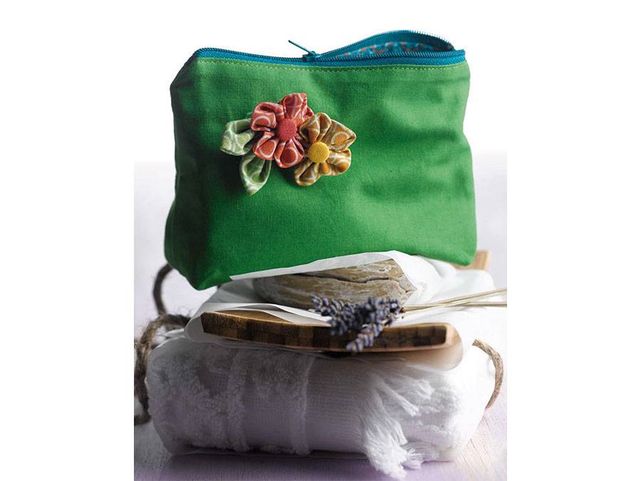 Renna Deluxe KANZASHI – Japanischer Haarschmuck und andere Kleinigkeiten aus Stoff, Kreativbuch Exklusivangebot