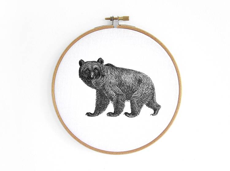 Renna Deluxe Bär _ Bild im Stickrahmen Super Sparpreis