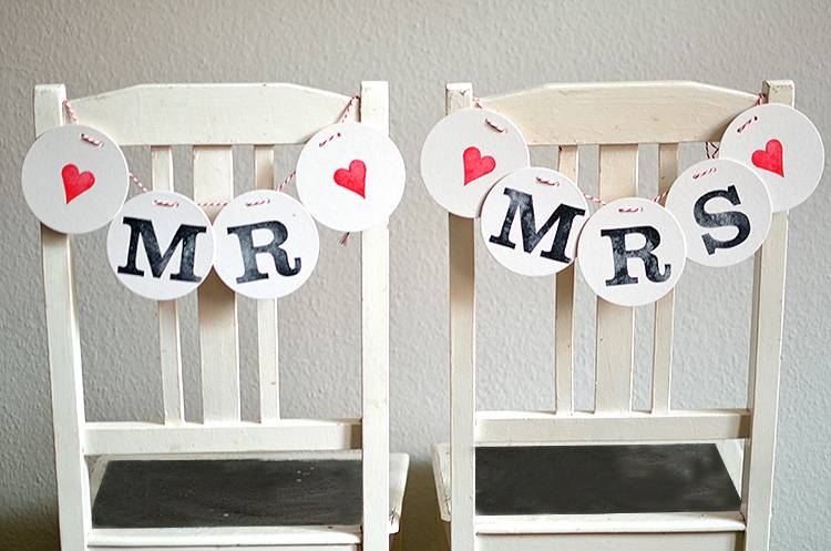 Renna Deluxe MR & MRS Stuhldeko Girlanden zur Hochzeit JETZT KAUFEN