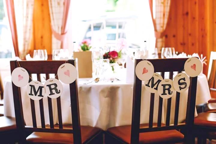 Renna Deluxe MR & MRS Stuhldeko Girlanden zur Hochzeit JETZT KAUFEN