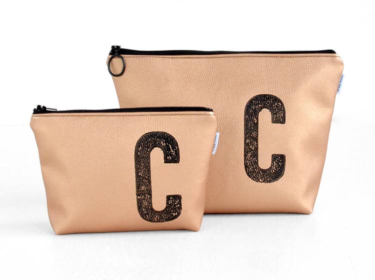 Renna Deluxe Waschtasche Metallic KUPFER mit Buchstabe, vegan Auslauf