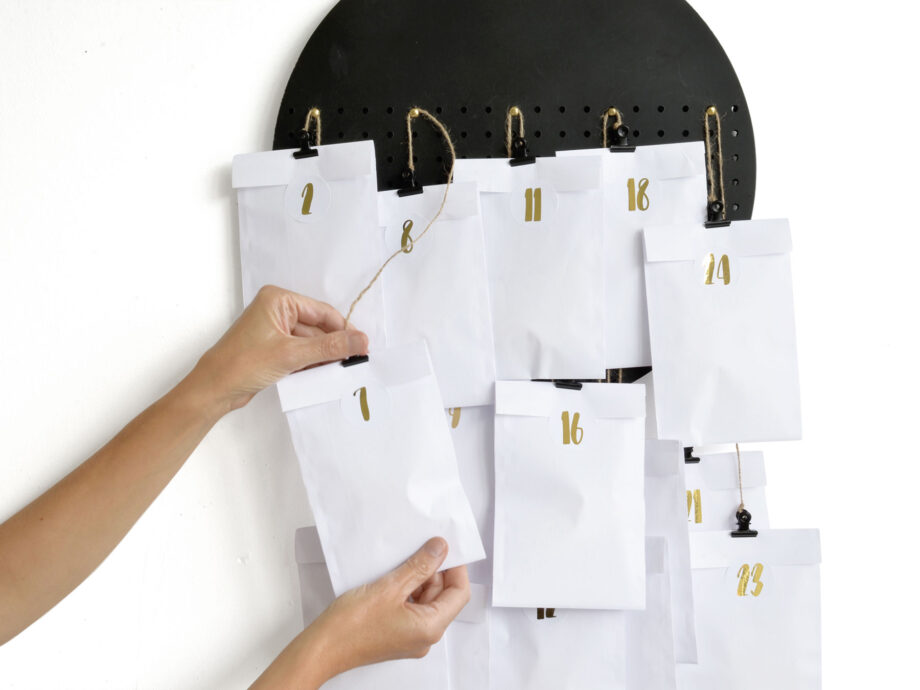 Renna Deluxe Adventskalender SILBER metallic mit weißen Tüten Neuheiten