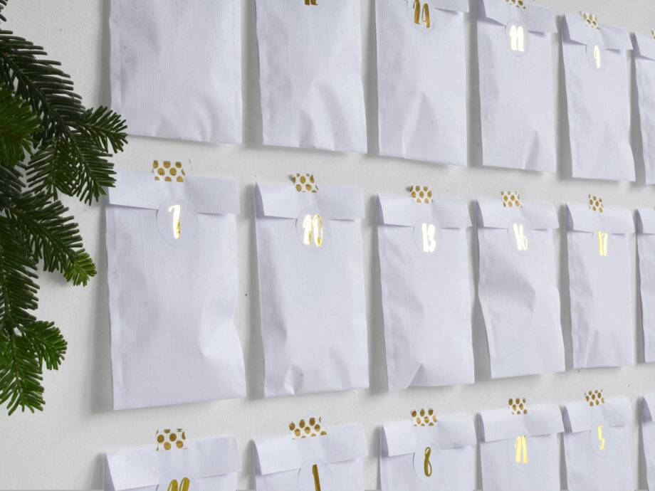 Renna Deluxe Adventskalender Gold metallic mit weißen Papiertüten Kostenloser Versand