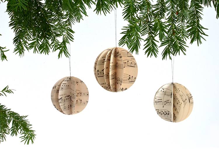 Renna Deluxe Frohe Weihnachtskarte mit Weihnachtskugel Exklusivangebot