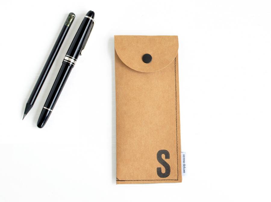 Renna Deluxe Braunes Stifteetui mit Monogramm vegan Vatertagsangebot