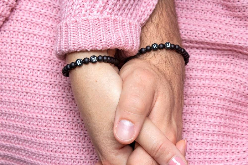 Sadingo Partnerarmband-Set aus schwarzen Acrylperlen Blitzverkäufe