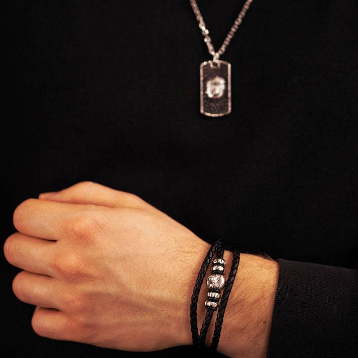 Save Brave Dreifach gewickeltes Lederarmband Titus mit silberfarbenen Gorillakopf Nur für heute