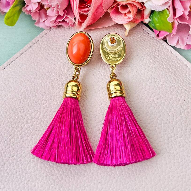 SchwesterSchwester Quasten Ohrringe als Ohrstecker in Korallenrot mit pinkfarbener Quaste von AmuseToi Online Outlet