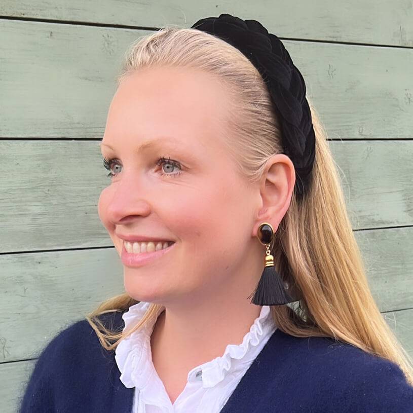 SchwesterSchwester Schwarze Ohrringe als Ohrstecker in Schildpattoptik mit schwarzer Quaste von AmuseToi Neuheiten