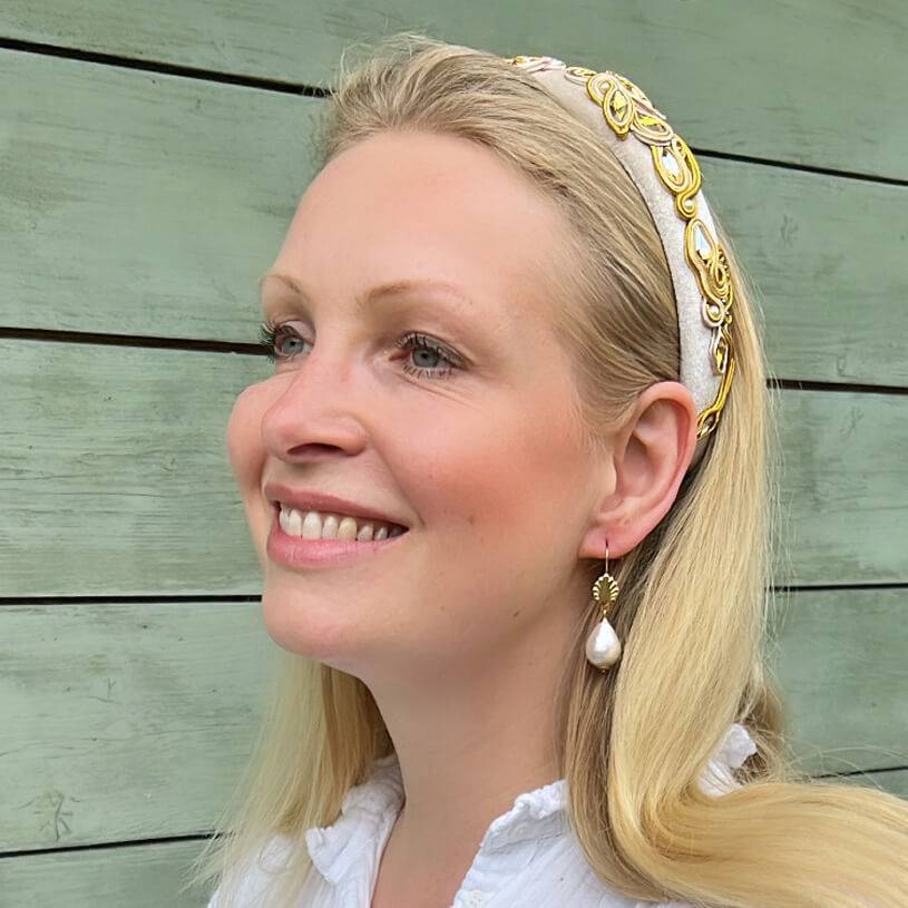 SchwesterSchwester Vergoldete Ohrhänger in Muschelform mit kleinem Baumwolltropfen von AmuseToi Discount Store für neue Produkte