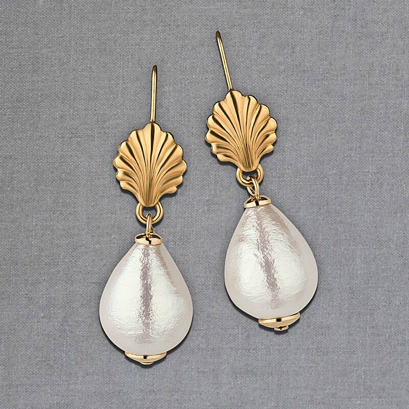 SchwesterSchwester Vergoldete Ohrhänger in Muschelform mit kleinem Baumwolltropfen von AmuseToi Discount Store für neue Produkte